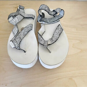 TEVA Cracked Distressed Platform Sandals Sz 9